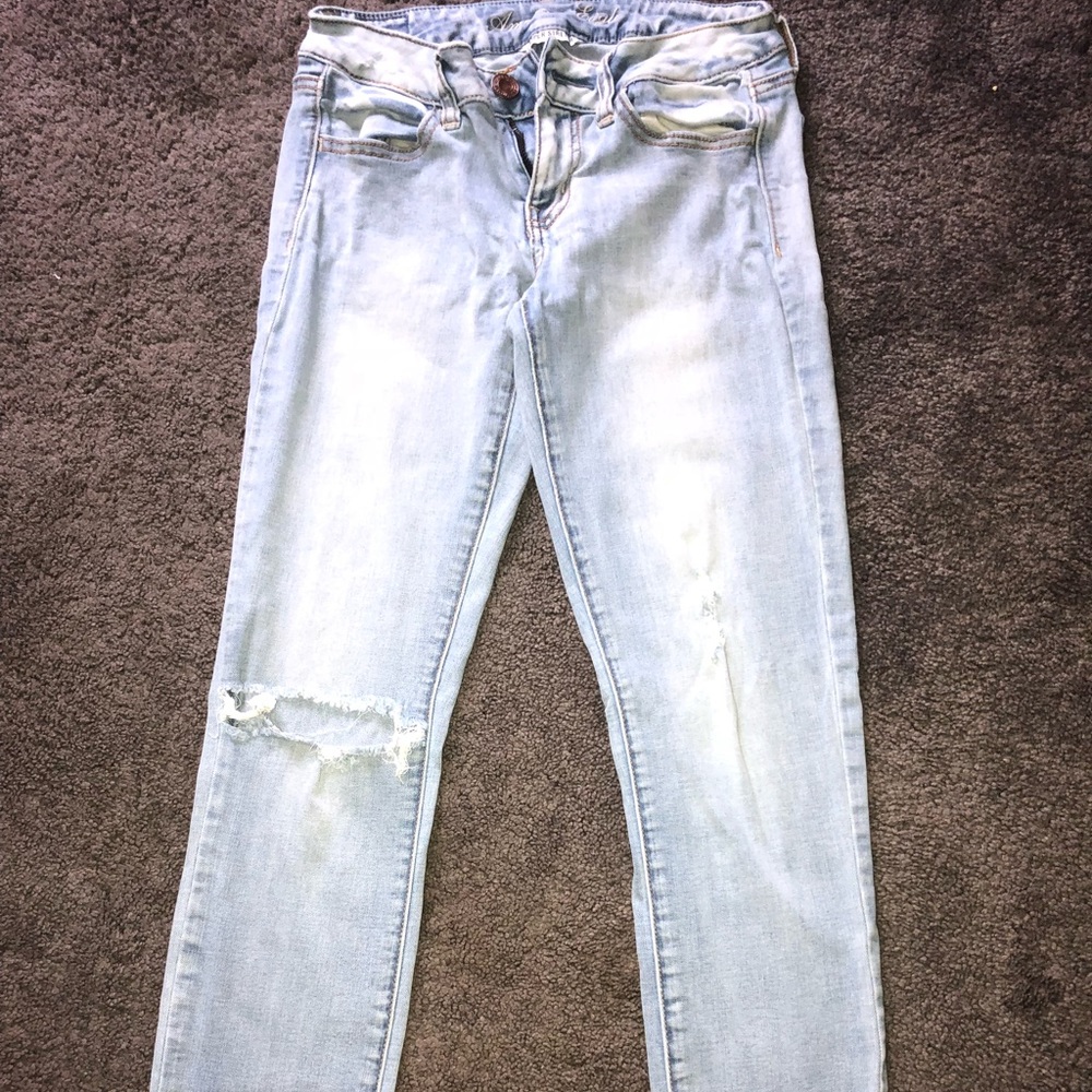 Light washed American eagle skinny jeans